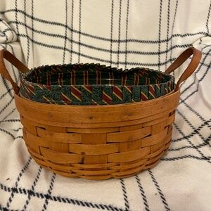 10x4 Longaberger Daring Basket Leather handles, plastic insert and fabric liner